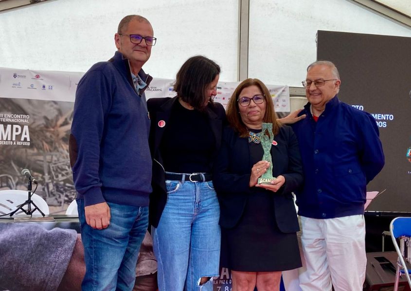Haydeé Castillo recibe premio Acampa y denuncia los crímenes de Daniel Ortega