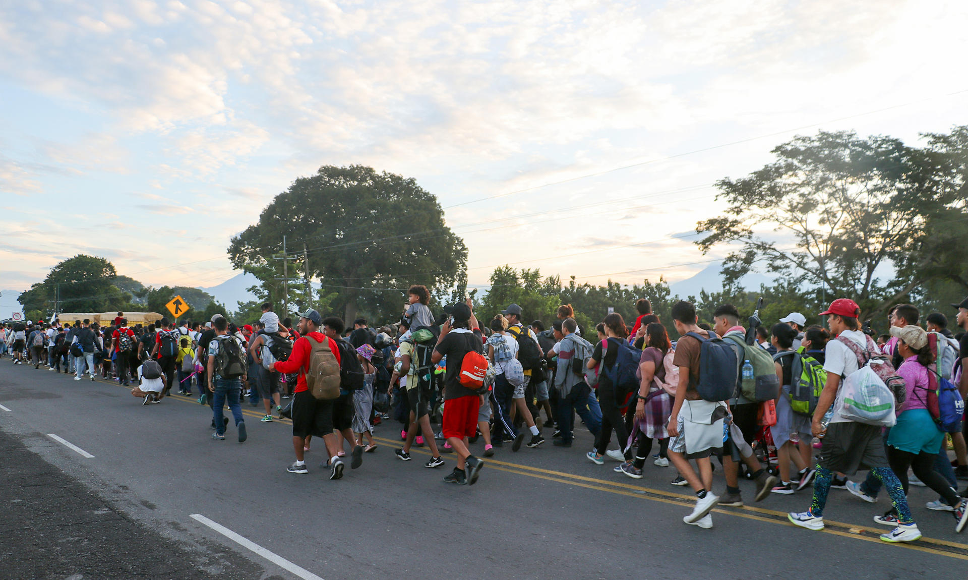 Unos 3.000 De Migrantes Parten En Nueva Caravana Desde La Frontera Sur ...