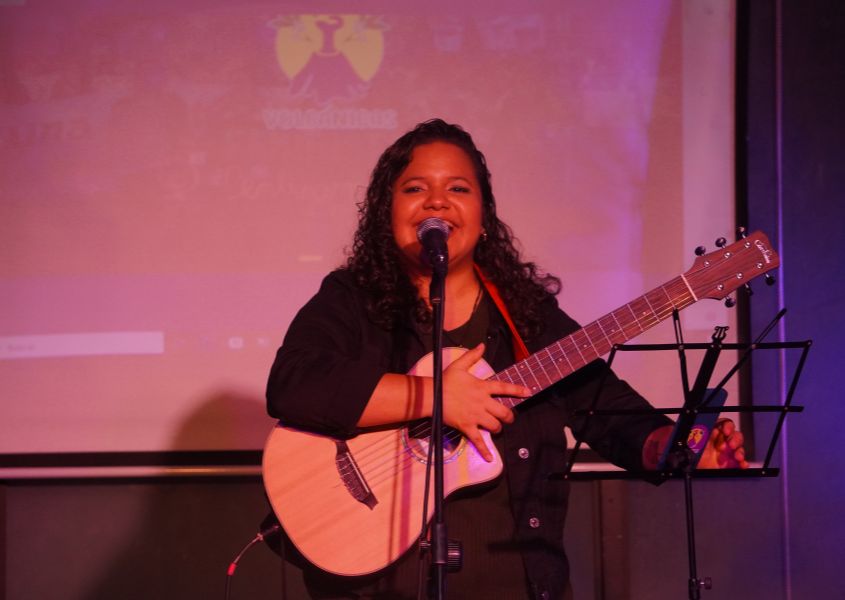 Olguita Acuña: La resiliencia del exilio nicaragüense a través de la música