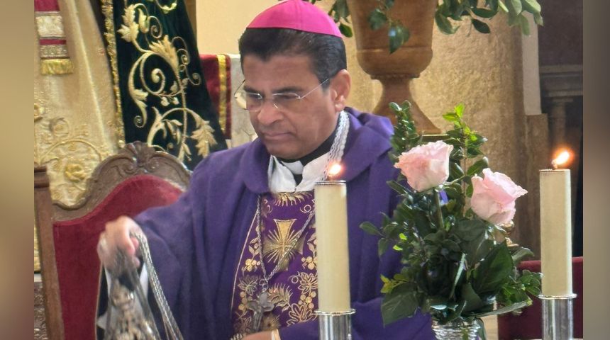 "Desde España oro por Nicaragua", dice monseñor Rolando Álvarez en misa celebrada en destierro