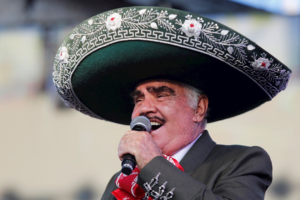 m-dicos-reportan-grave-pero-estable-al-cantante-mexicano-vicente