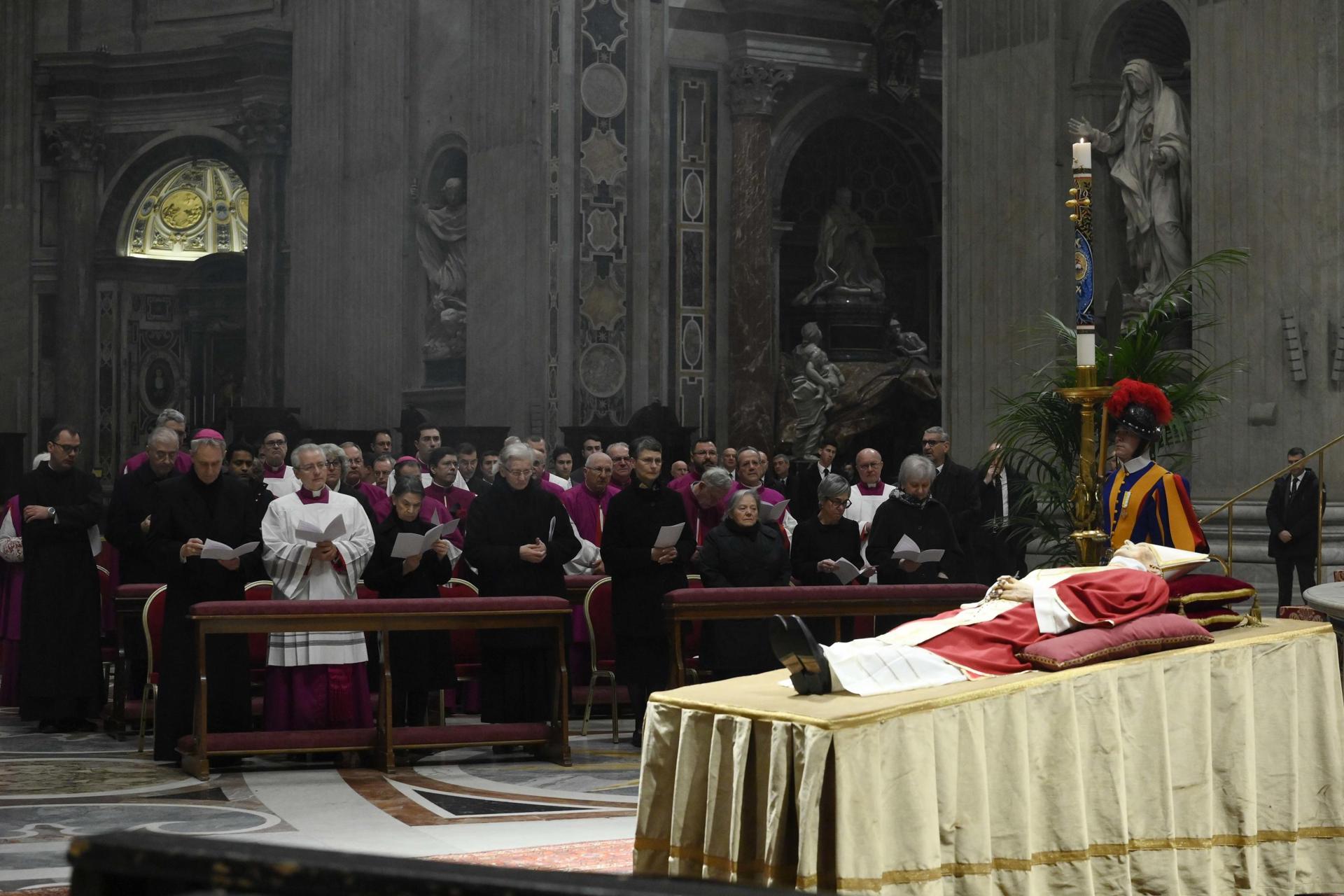 vela del papa emerito benedicto xvi