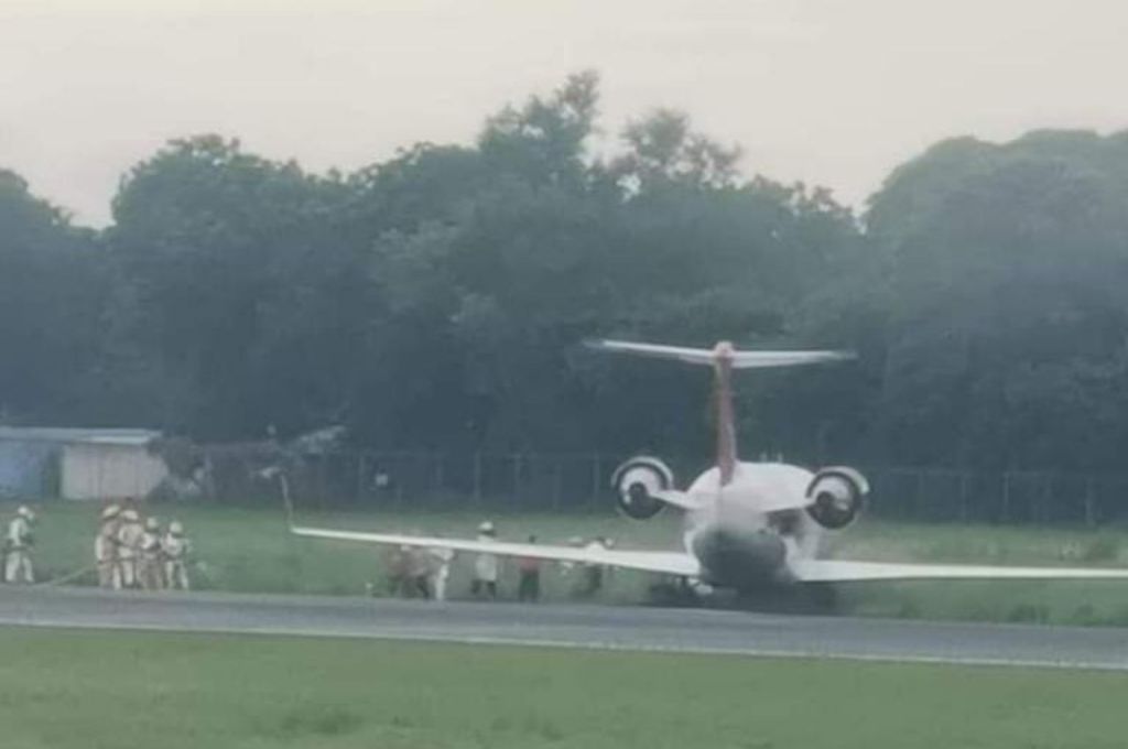 avion dominicano en la pista de managua