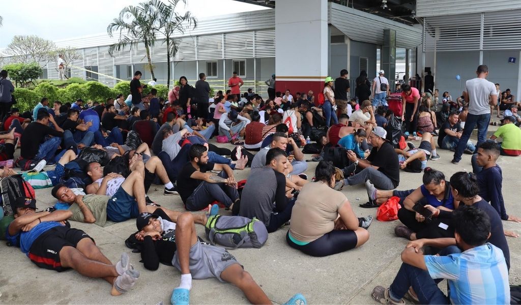 migrantes durmiendo en migracion mexico