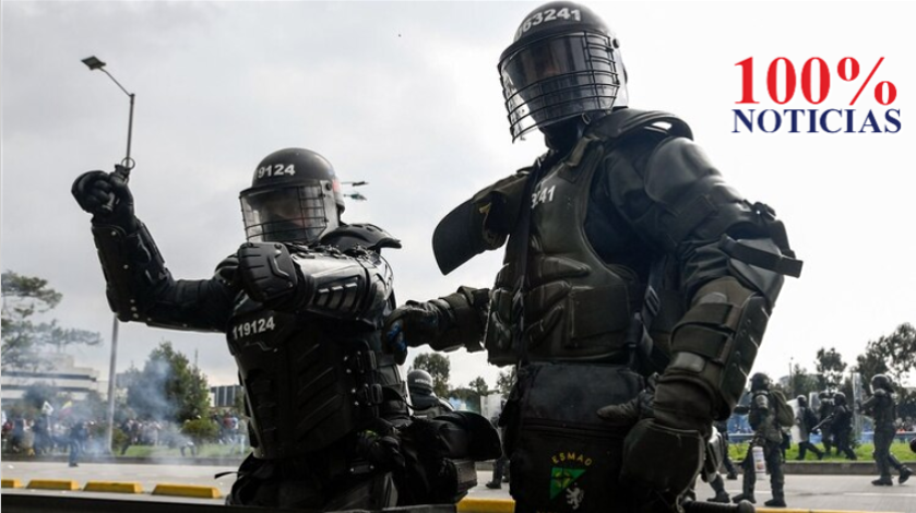 La policía reprimió una manifestación de estudiantes en Bogotá, en el marco del paro nacional de protestas contra Iván Duque (Photo by JUAN BARRETO / AFP)