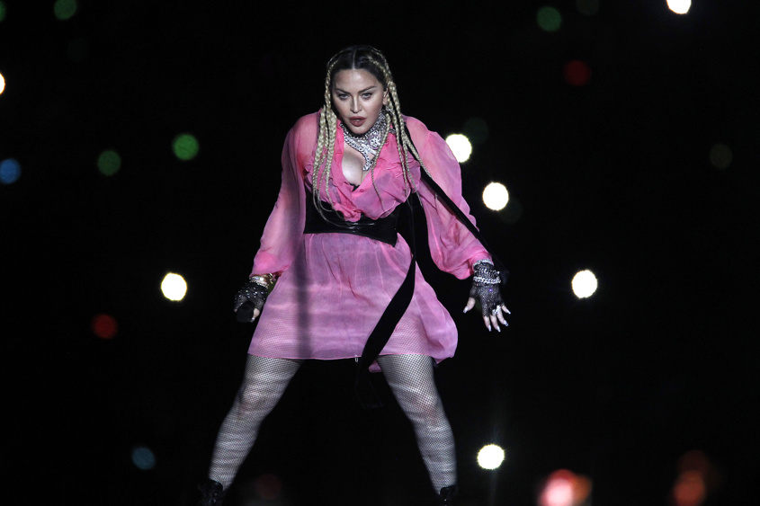  La cantante estadounidense Madonna mientras se presenta durante el concierto "Medallo en el mapa" de Maluma, en Medellín (Colombia).